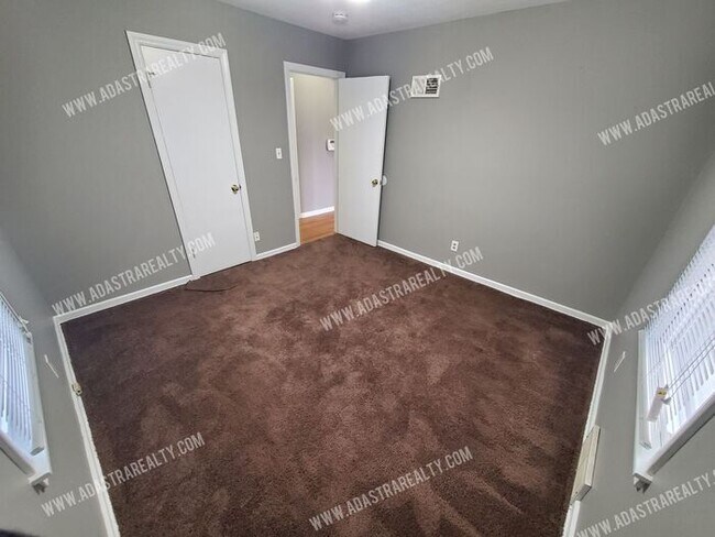 Building Photo - Beautiful 3 Bed/1 Bath Home in KCMO-Available NOW!!