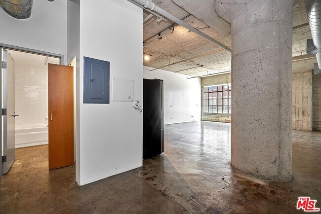 Building Photo - 1855 Industrial St