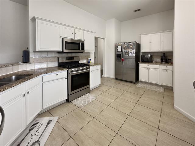 Building Photo - 2823 Brookhurst Dr