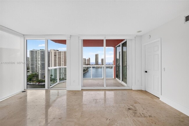 Building Photo - 3370 Hidden Bay Dr