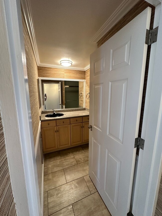 Building Photo - Spacious 2 Bedroom 2 Baths Condo with Wate...