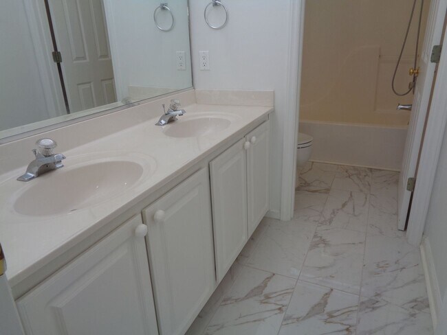 Building Photo - House For Rent in NW Greensboro!