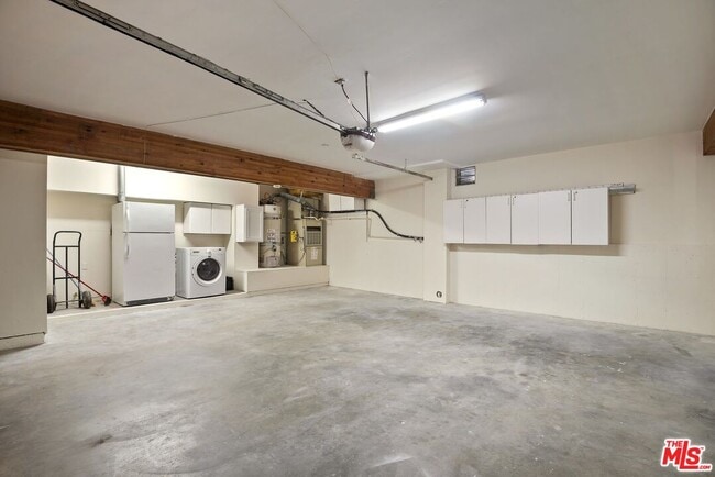 Building Photo - 1547 Palisades Dr