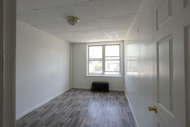 Building Photo - 573 Ave E