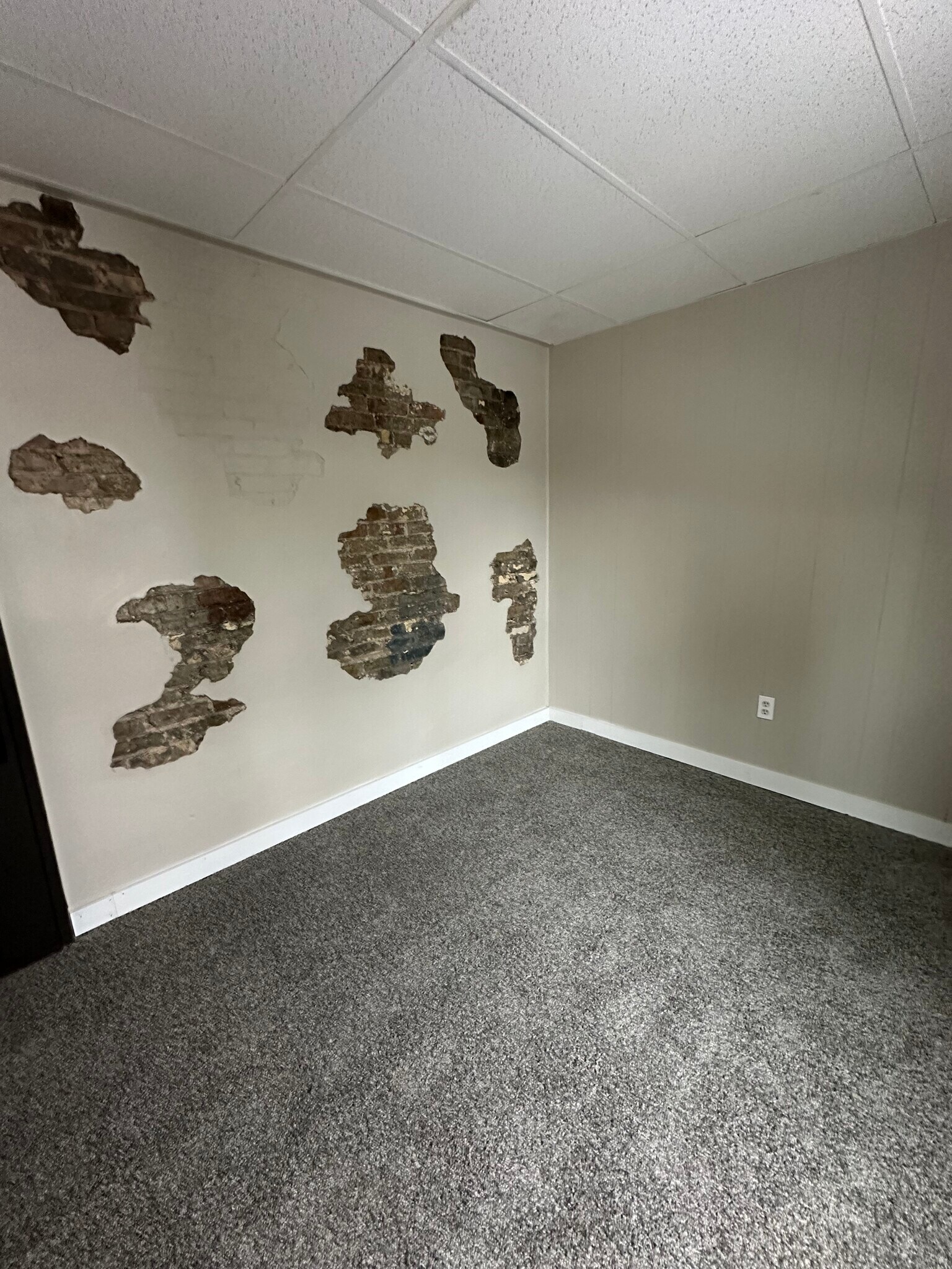 Building Photo - 415 S James St