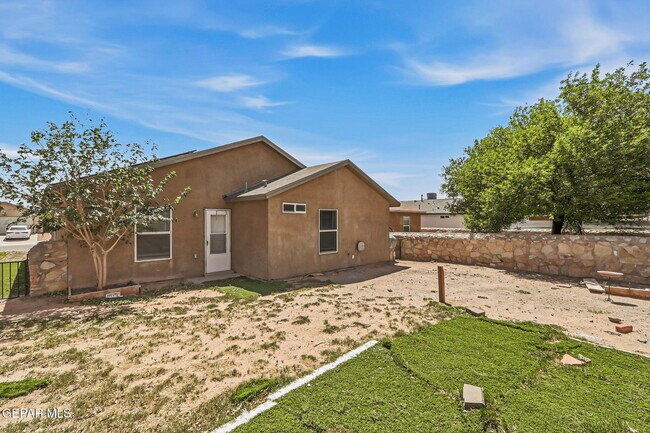 Building Photo - 7261 Sachet Cliff Dr