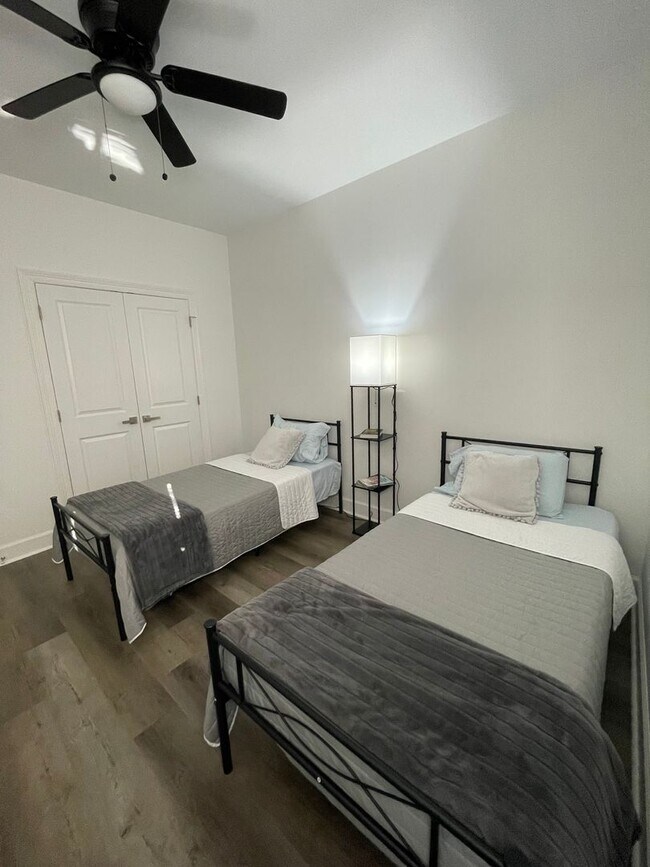 Building Photo - 417 Bedford Dr