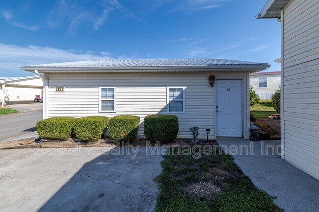 Building Photo - 1322 Silver Charm Way