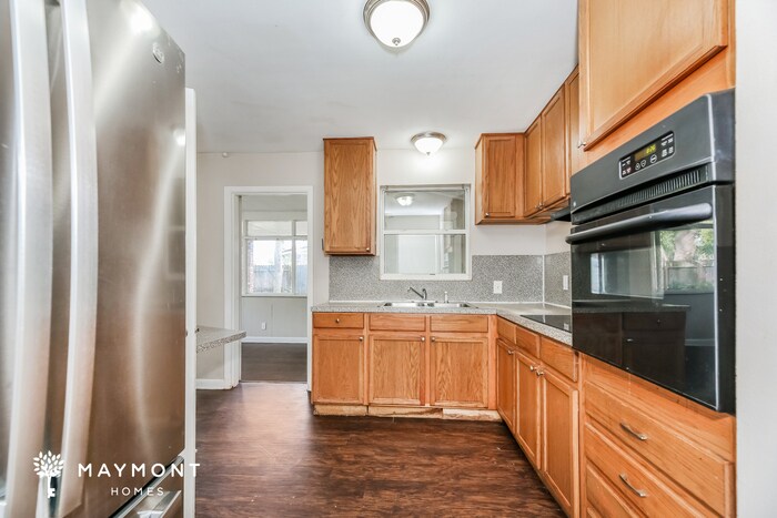 Building Photo - 5828 Wiltshire St