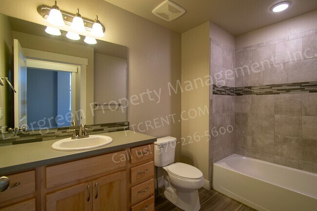 Building Photo - 2715 Iowa Dr