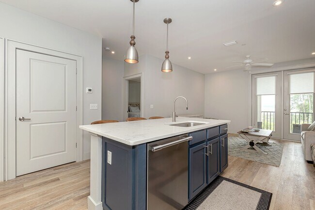 Building Photo - Fully furnished luxurious waterfront condo at The Inlet!