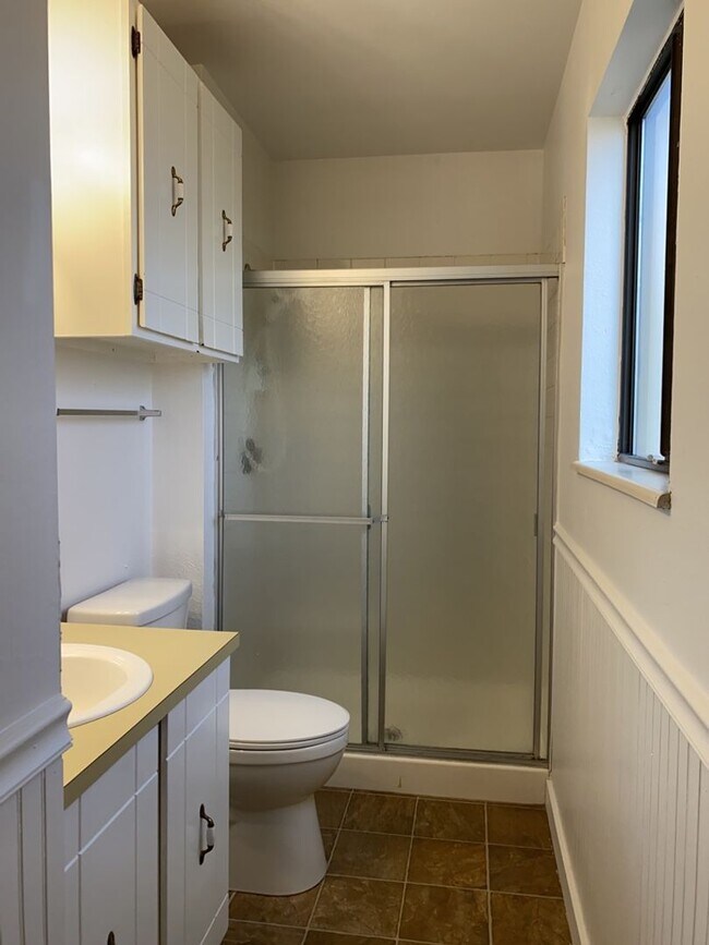 Building Photo - Start a Lease by 12/1 and Receive a $500 R...