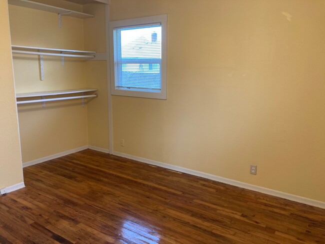 Building Photo - Charming Bungalow in Roselawn – Available ...