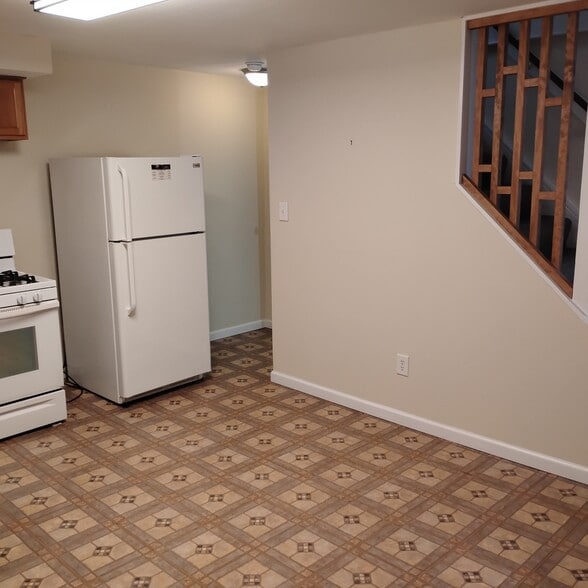 Kitchen - 536 Spikenard St