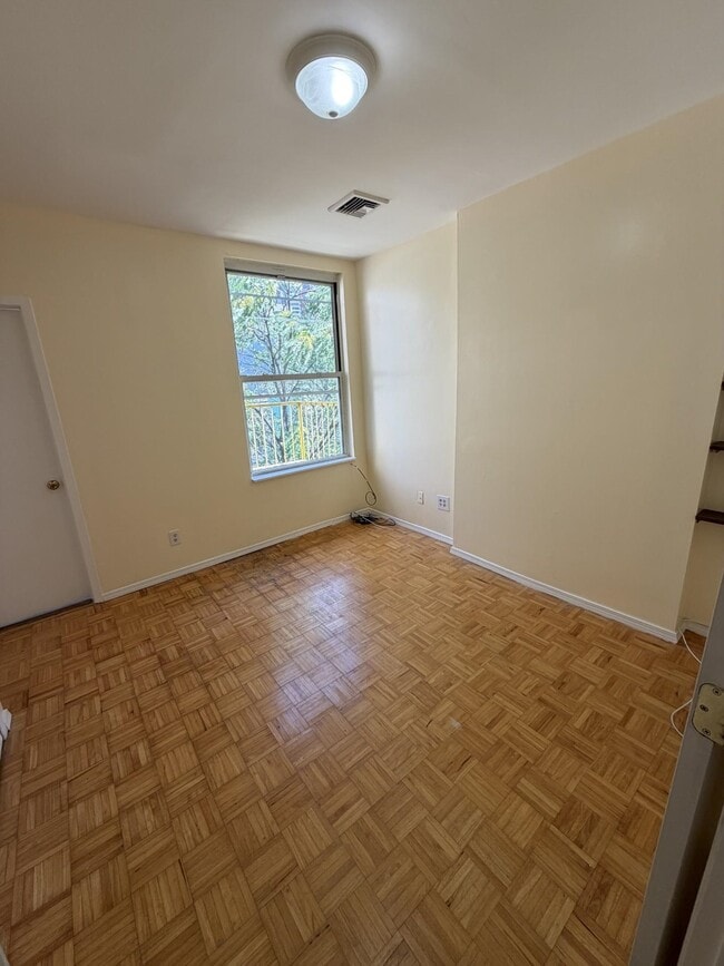 Building Photo - 348 Grove St