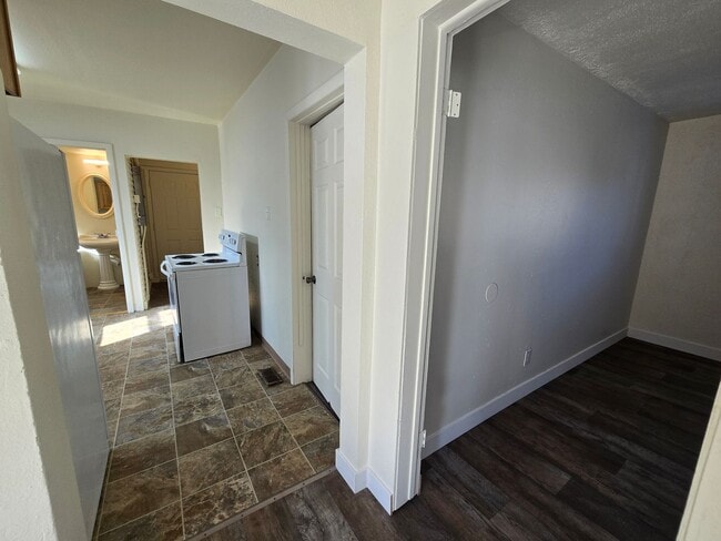 Building Photo - Northside Spokane! Available Now! Move In ...