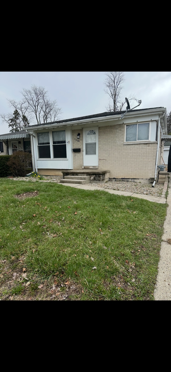 Building Photo - 1228 N Fairview Ave