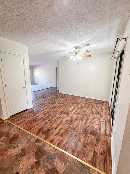 Building Photo - 924 NW Runyon Rd