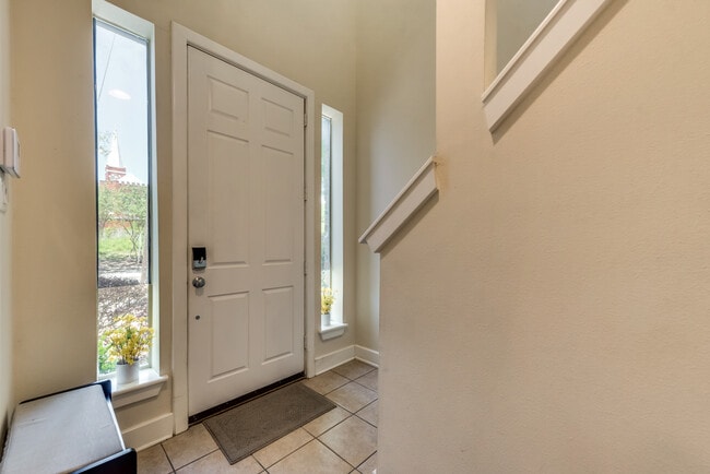 Building Photo - 2718 Floyd St