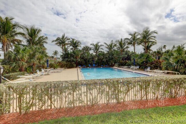 Building Photo - 801 S Ocean Dr