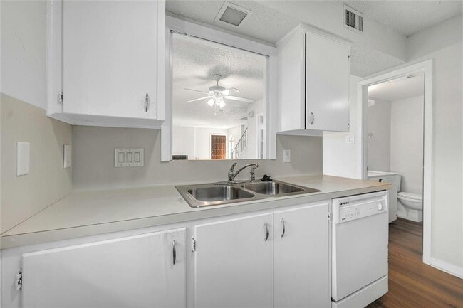 Building Photo - 8102 Ceberry Dr