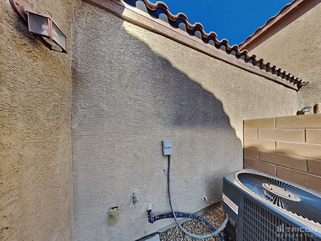 Building Photo - 9827 W Spinnaker Creek Ave