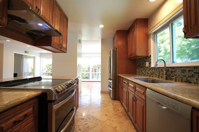 Building Photo - Beautiful Updated San Jose Home!