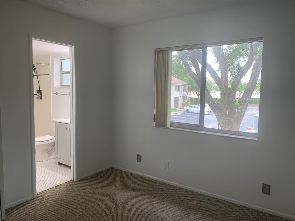 Building Photo - 511 Gardens Dr