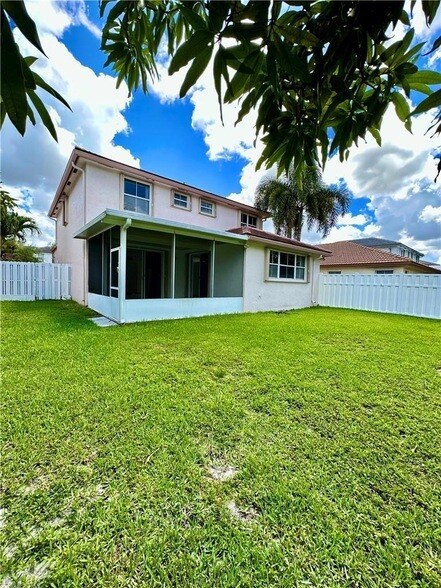 Building Photo - 7470 NW 1st Pl