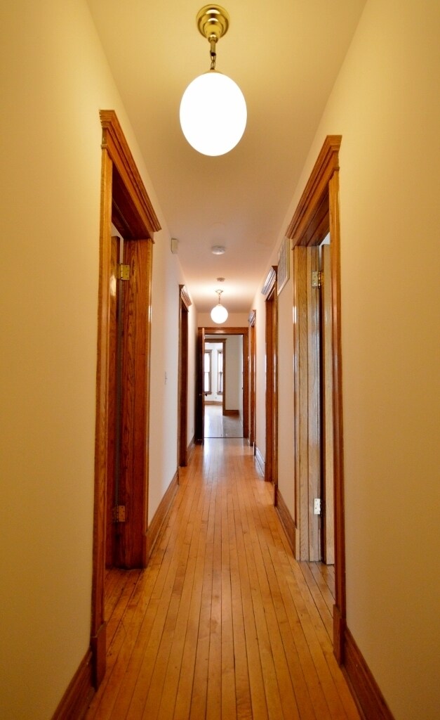 Building Photo - 1742 W Addison St
