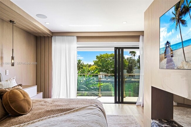 Building Photo - 710 S Shore Dr