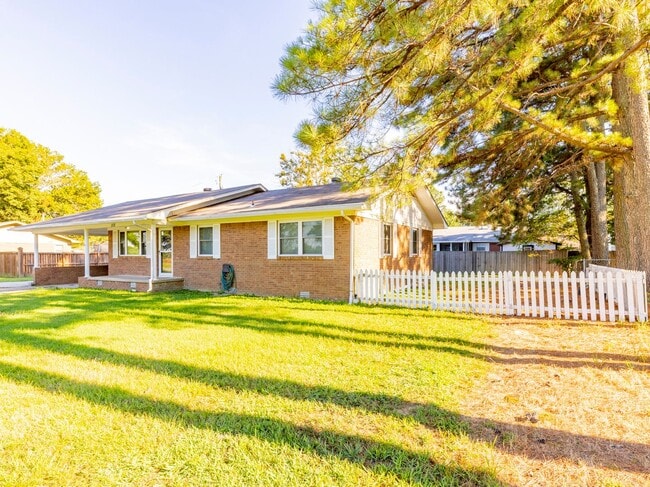 Building Photo - 115 Ketchum Ln