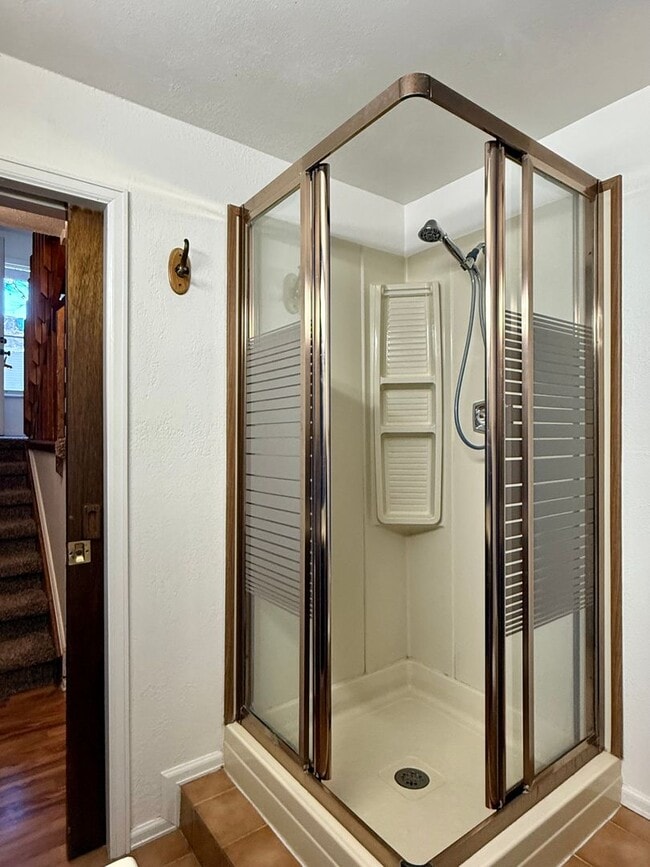 Building Photo - Open Tri-Level Townhome With Tons Of Space...