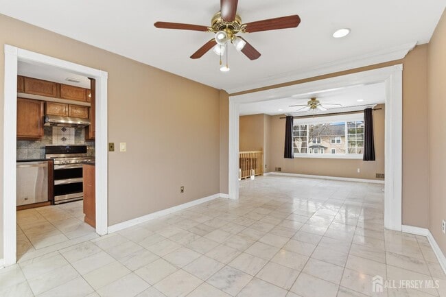 Building Photo - 6 Cherry St