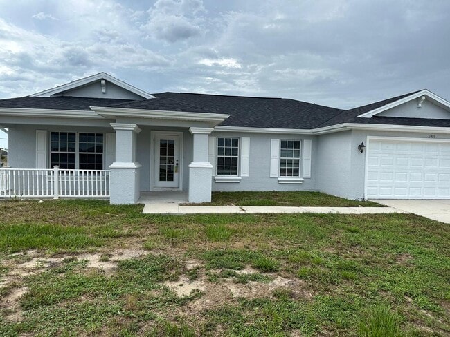 Building Photo - Spacious 3-Bed + Den Home with 2-Car Garag...