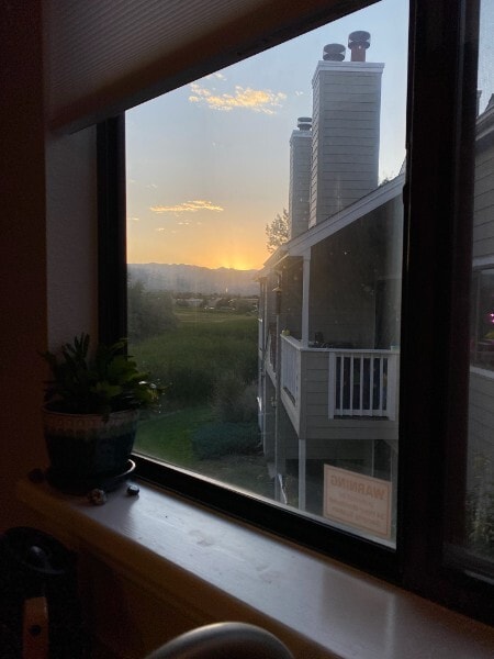Mountain views in the kitchen - 4945 Twin Lakes Rd