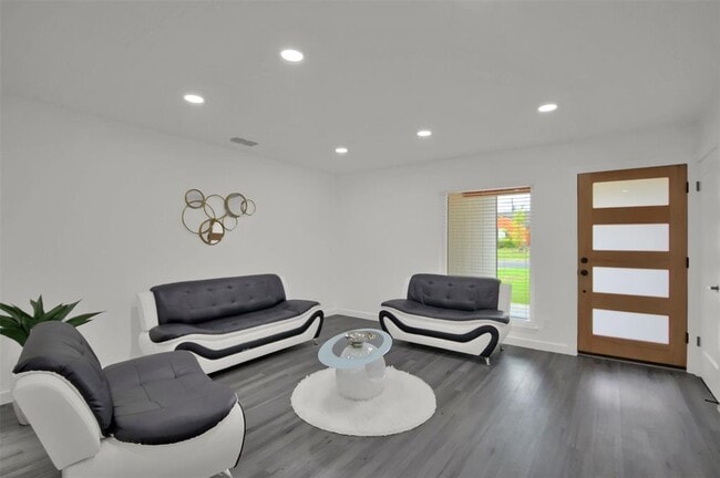 Building Photo - 1408 Fairfield Dr