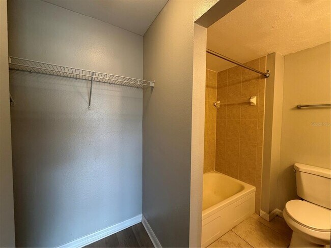 Building Photo - 406 S Cedar Ave