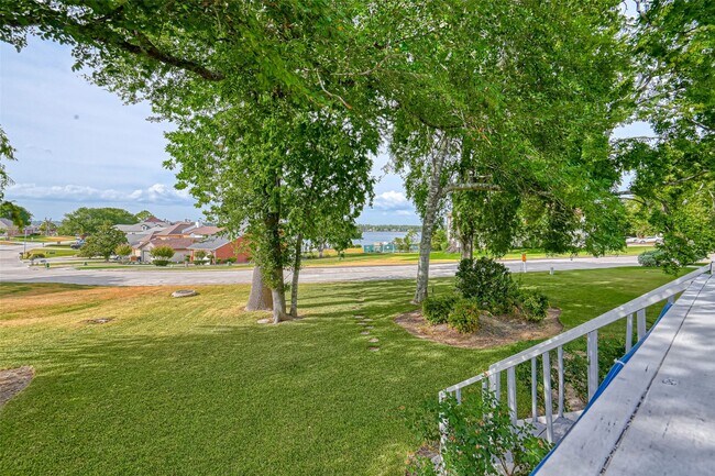 Building Photo - 131 Cove Cir