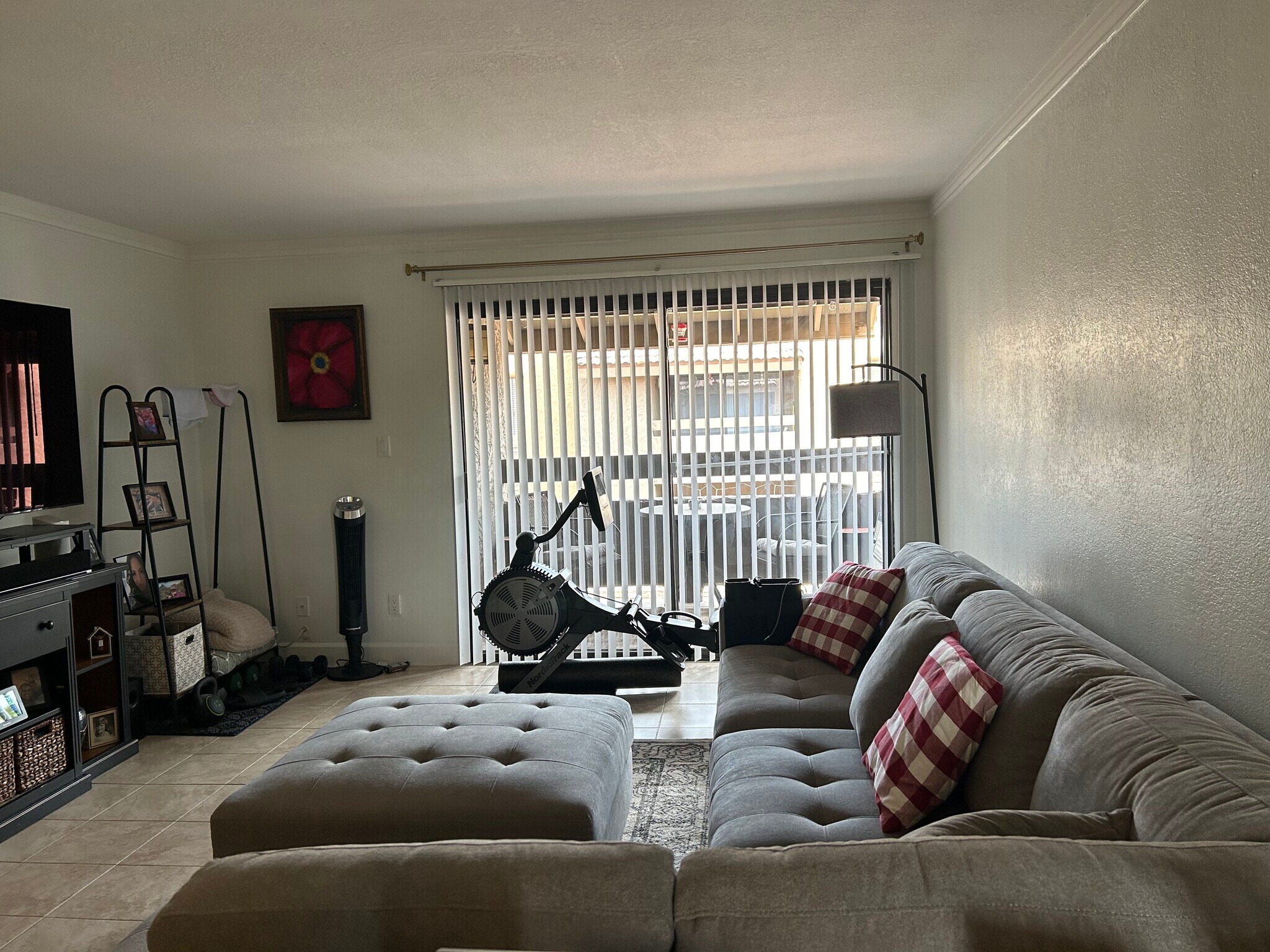 Living soace - 3825 E Camelback Rd