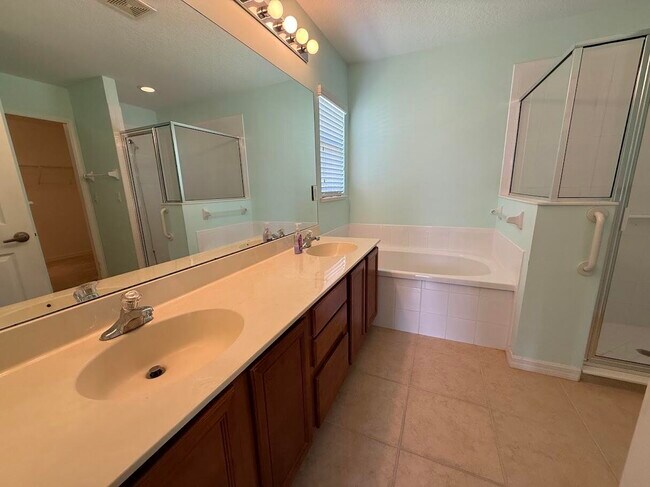 Building Photo - 515 South Valencia Cir SW