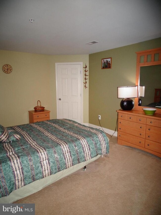 Building Photo - 6453 Swimmer Row Way