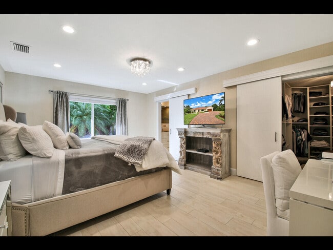 Building Photo - 451 N Lyra Cir