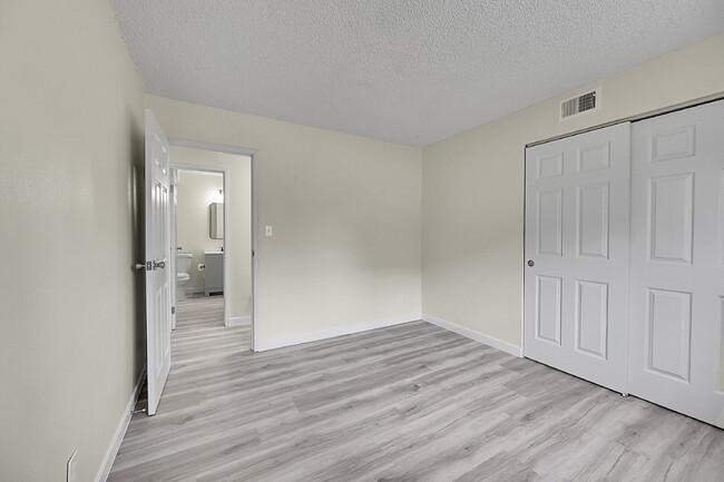 Building Photo - $1,650, 2-bed, 1 bath, located in Centennial