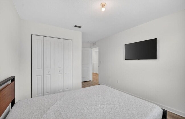 Building Photo - 6933 Harbours Edge Ave