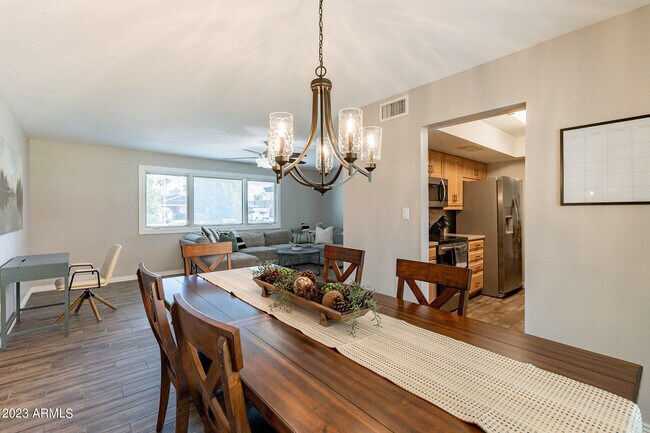 Building Photo - 4016 S Holbrook Ln