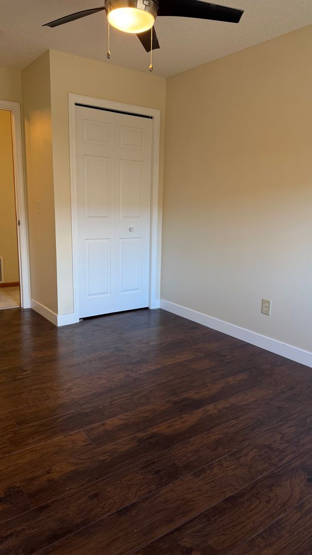 Building Photo - Freshly painted 3BD/2BA Townhome * Rosemount * Available Now