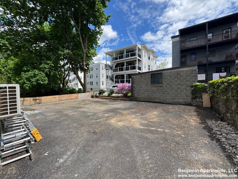 Building Photo - 51 Fairbanks St