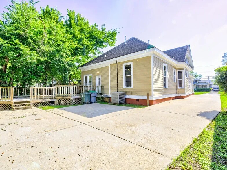 Building Photo - 281 N Willett St