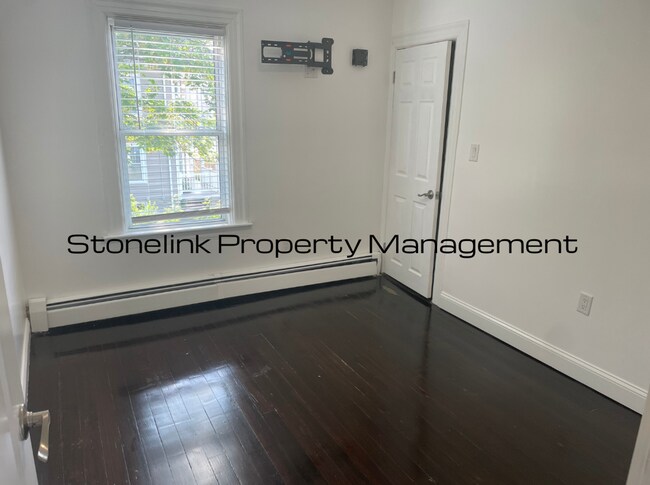 Building Photo - *524 Warren Avenue
